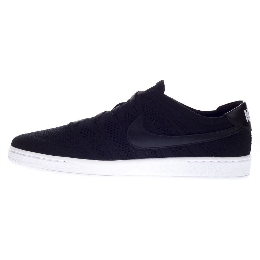 nike black flyknit trainers